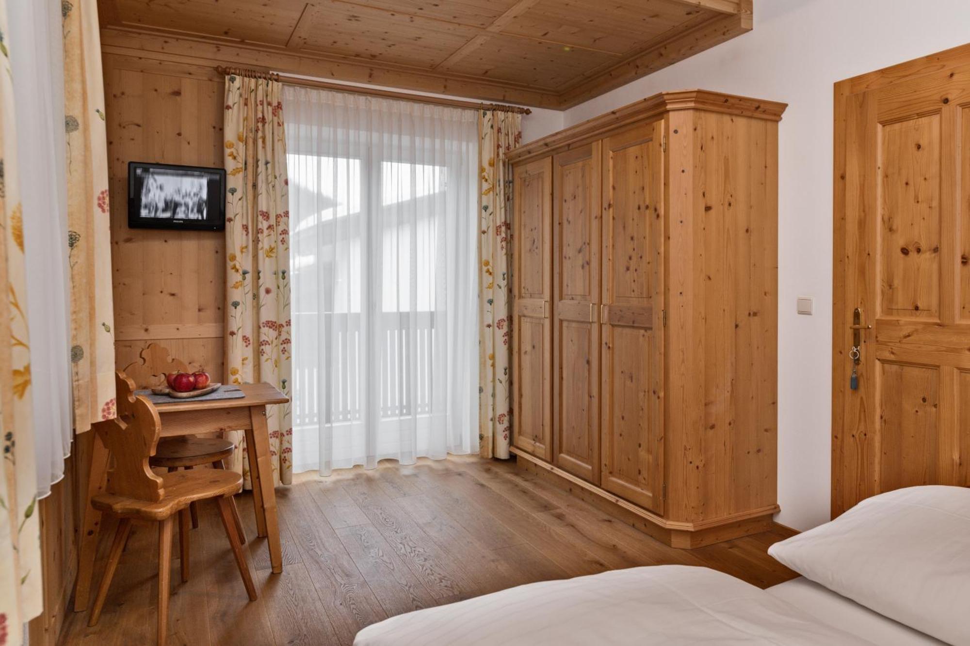 Alma Mountain Residence Dobbiaco Eksteriør billede