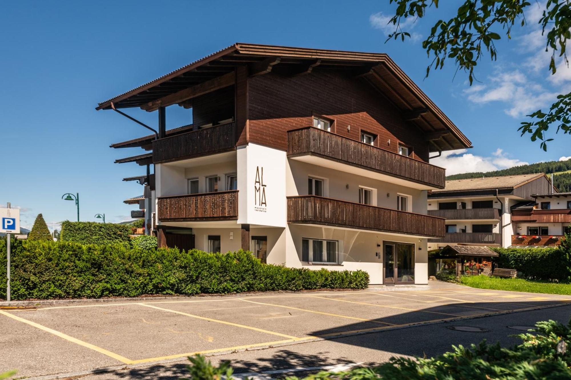 Alma Mountain Residence Dobbiaco Eksteriør billede
