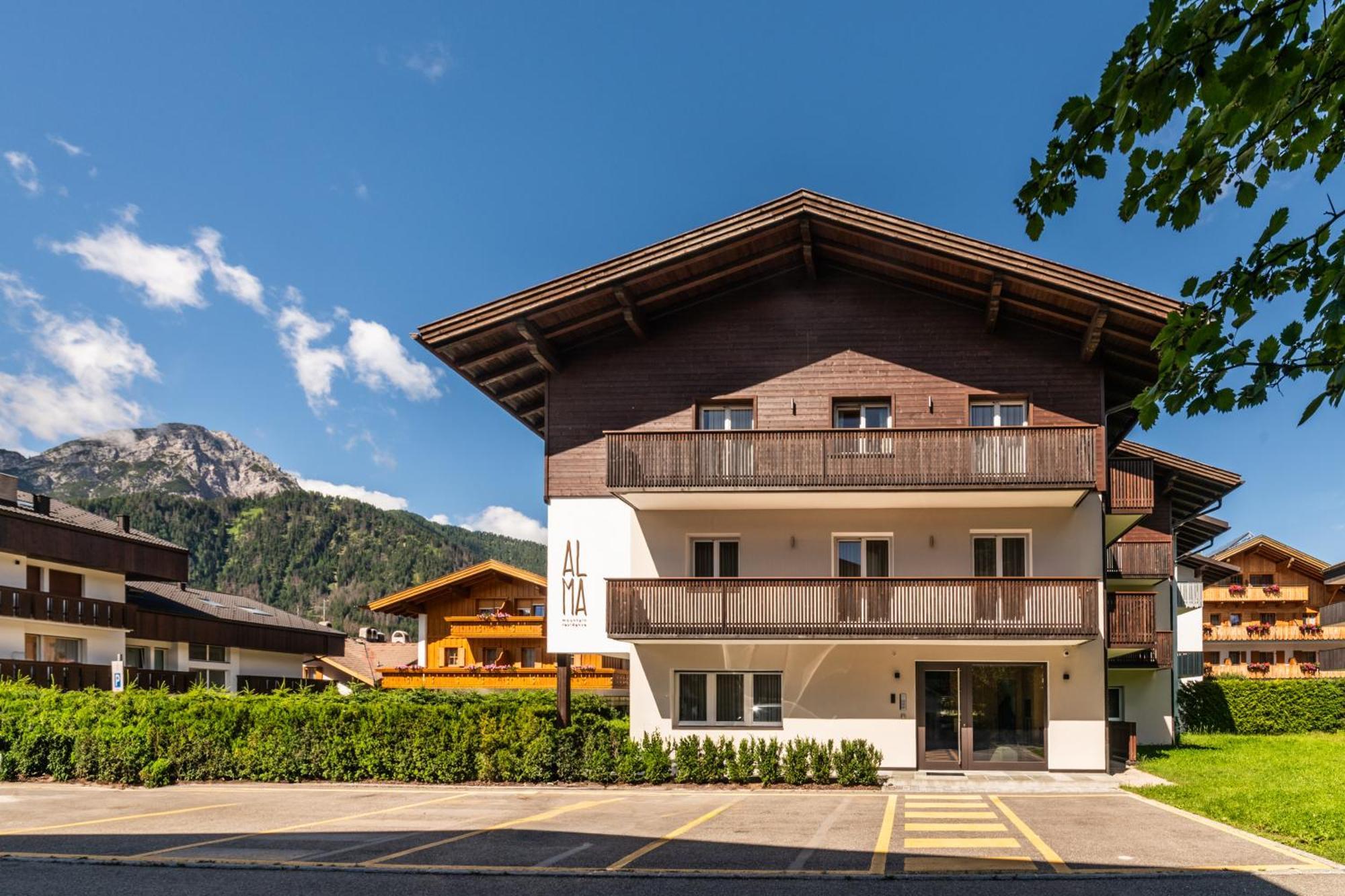 Alma Mountain Residence Dobbiaco Eksteriør billede